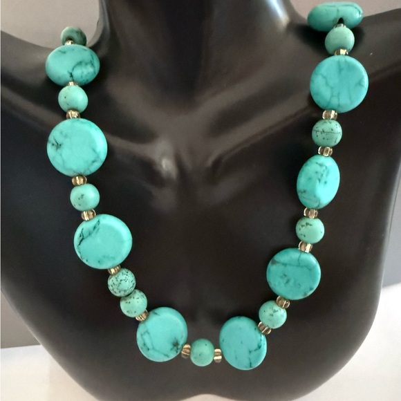Southwestern Turquoise Howlite Gemstone Statement Necklace 18 Inches - Picture 1 of 5